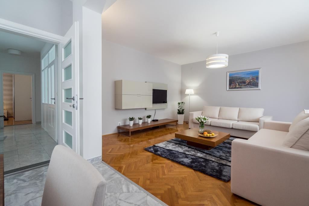 Solis Apartment *